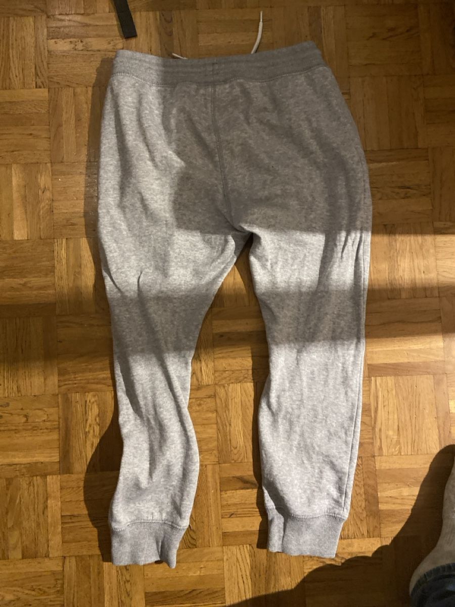 Pantaloni: Jogging gris confortable, taille 10-11 ans – Usato da Genève venduto da captus 1