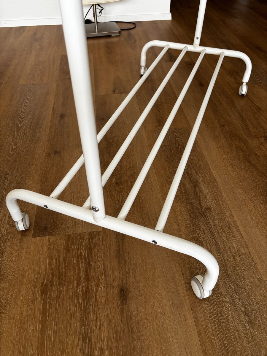 Ikea Garderobe: Kleiderständer IKEA Rigga weiss mit Rollen und Ablage – Gebraucht aus Hofstetten BE von neropantero 2