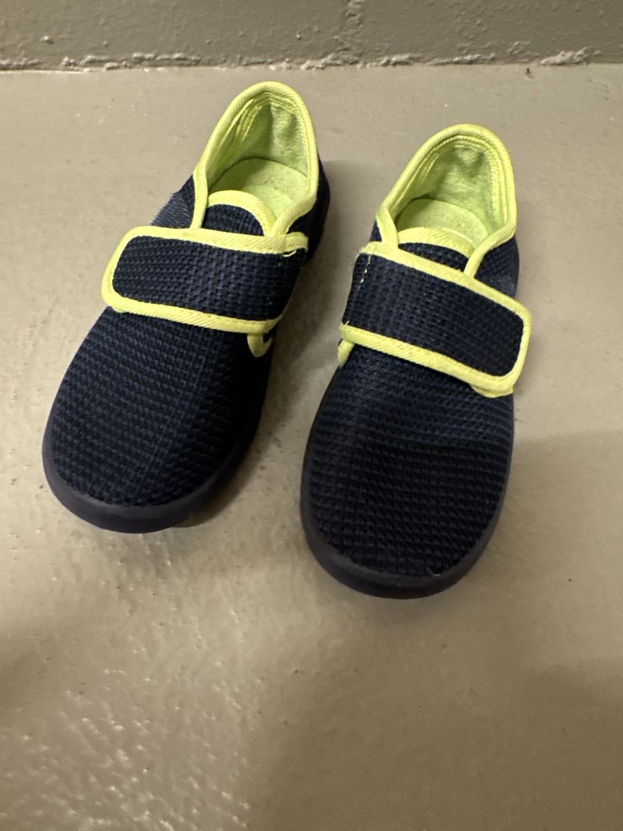 Chaussures garçon: Kinder Hausschuhe Grösse 31 – D'occasion à Zürich par zd_1965