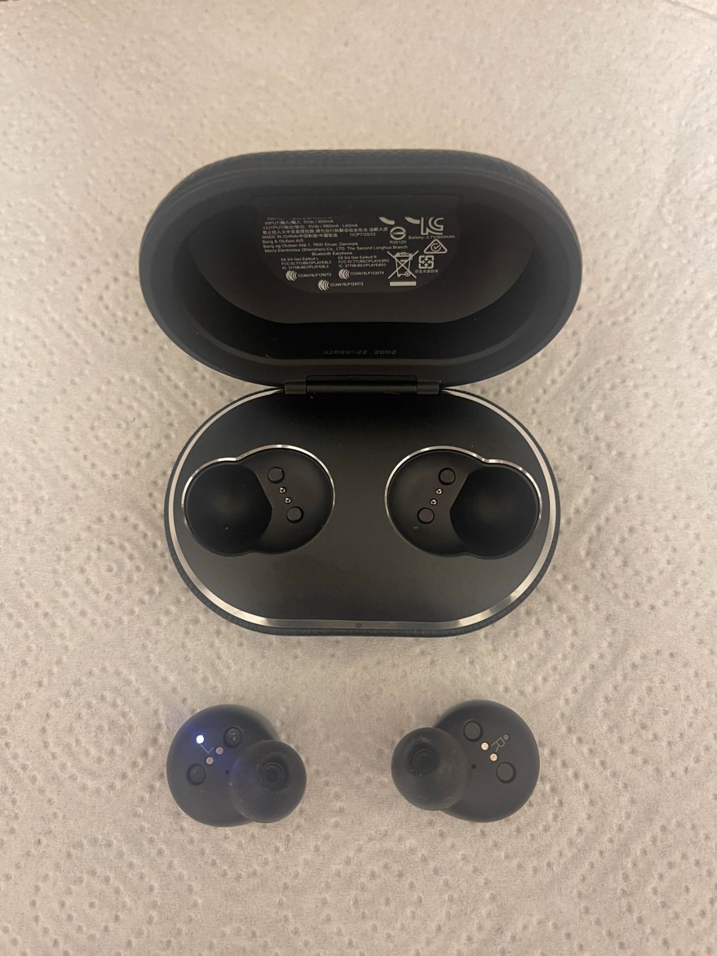 Bang & Olufsen Cuffie: Bang & Olufsen E8 3rd Generation ab CHF 1.-- – Difettoso da Rain venduto da Stouni180 1