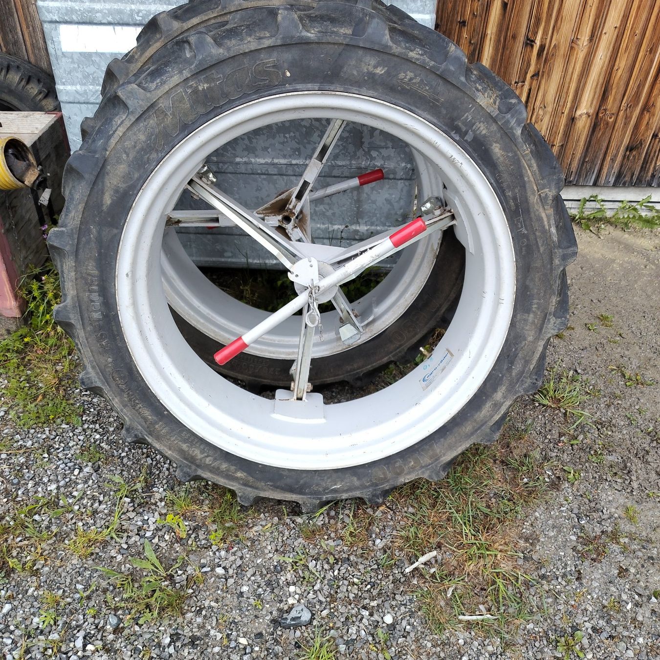 Pneus & Kompletträder: Doppelrad 270/80 R32 – Gebraucht aus Herisau von kobiza 1