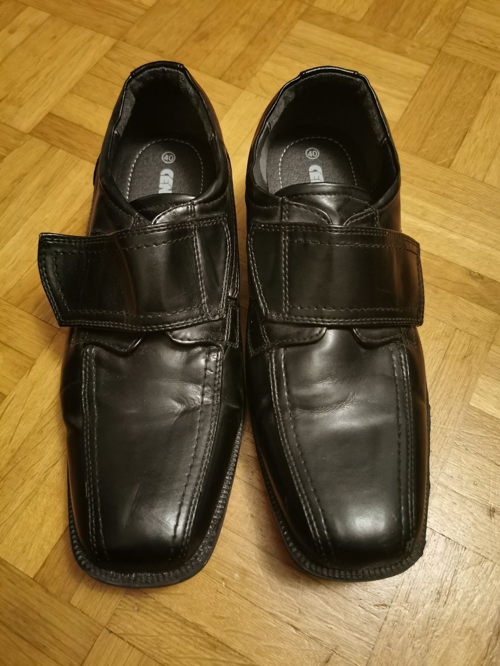 Scarpe per ragazzi: Halbschuhe Gr. 40 – Usato da Basel venduto da Roundtrip 7