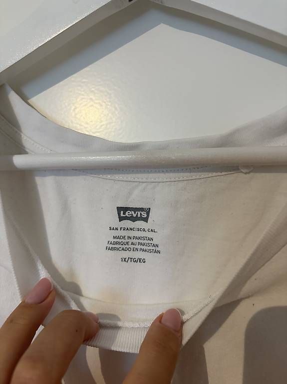 T-shirt: Levi's Shirt – Usato da Muri AG venduto da mar_svd7 1