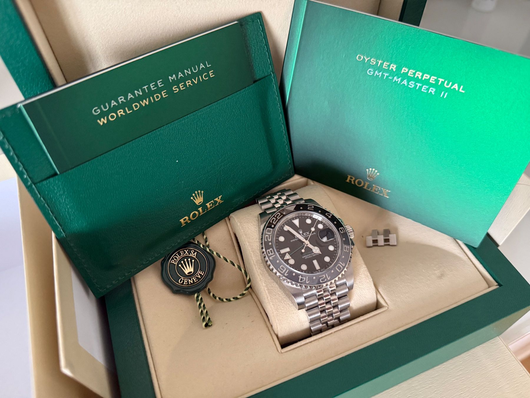 Rolex Montres: Rolex GMT-Master II "Bruce Wayne" – D'occasion à Einsiedeln par nickulrich