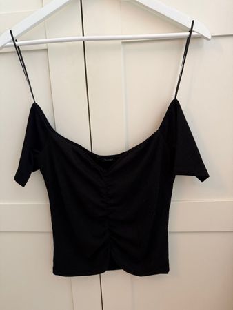 Schwarzes Off-Shoulder Shirt Gr. S