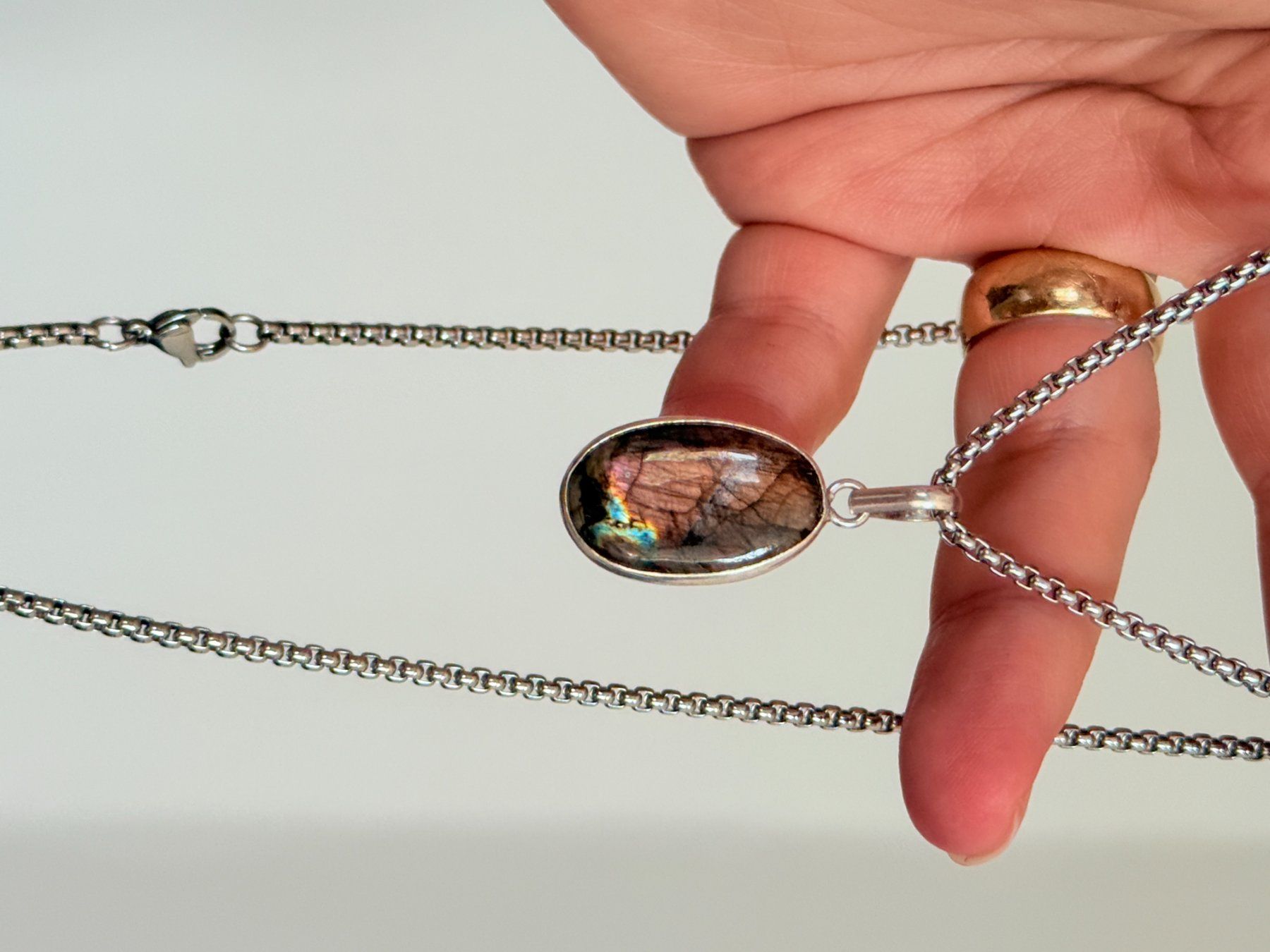 Catenine: Fashionable labradorite necklace – Nuovo e nell'imballaggio originale da Genève venduto da AGBERG 1