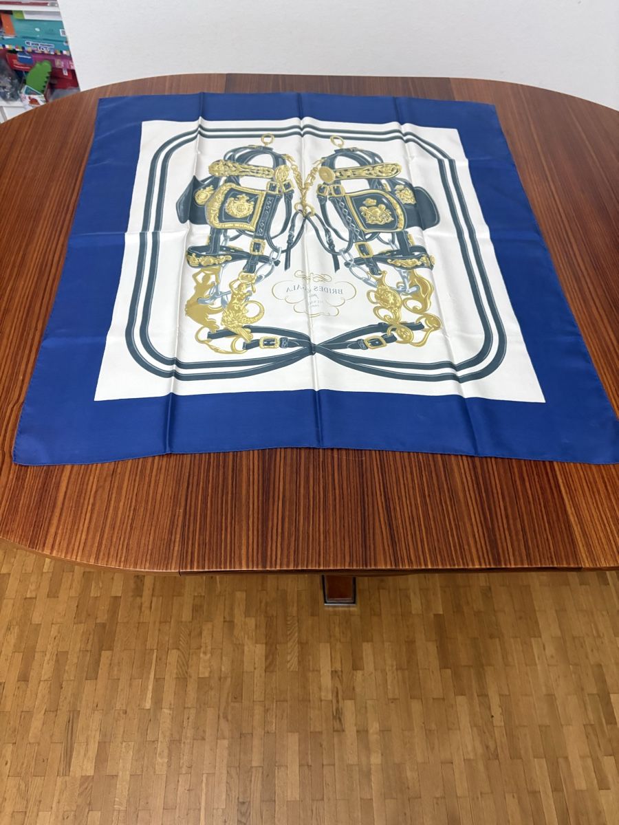 Hermès Foulards & écharpes: Foulard Hermès vintage  – D'occasion à petit lancy par FerreiraLuis 3