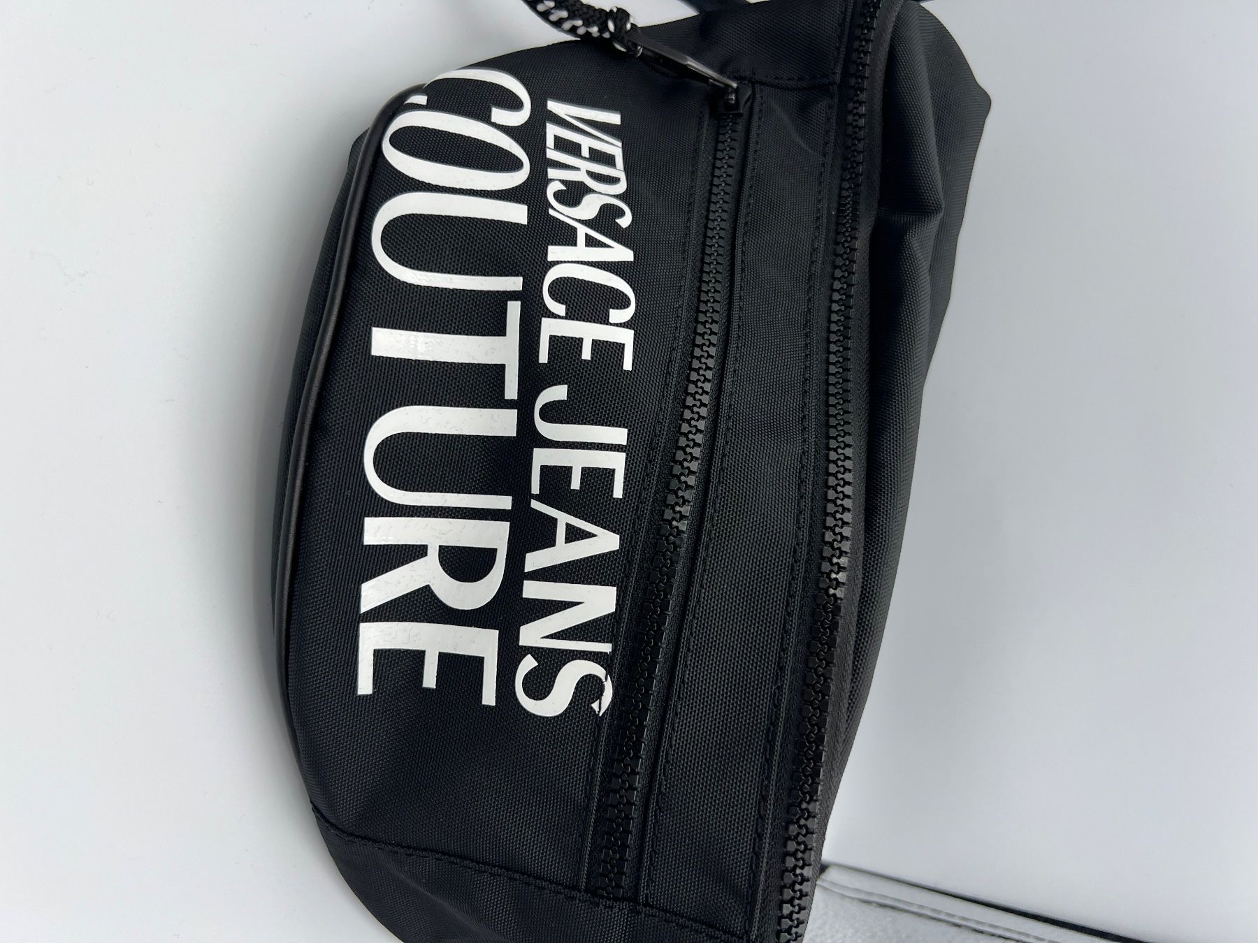 Versace Taschen: Versace Jeans Couture Bauchtasche – Gebraucht aus Schlieren von svenbaettig