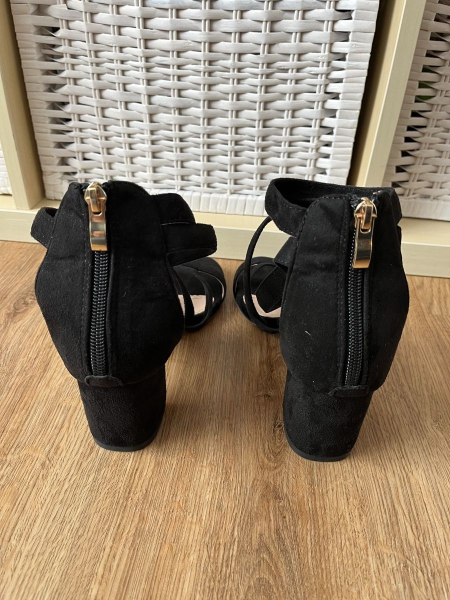 Scarpe da donna: Schwarze Sandaletten, Grösse 38 – Nuovo (secondo la descrizione) da Bowil venduto da stry 1