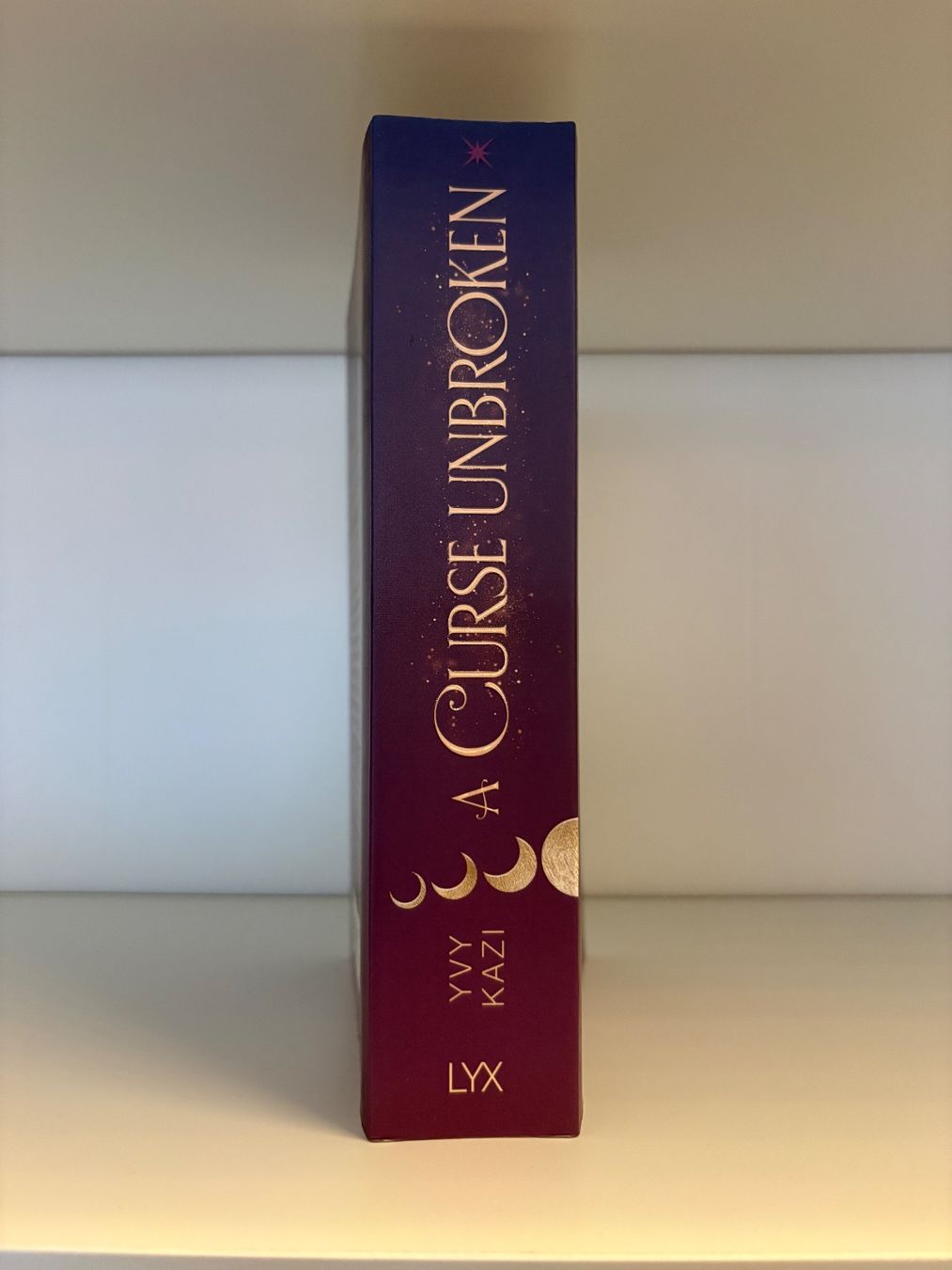 Libri: A Curse Unbroken - Ivy Kazi – Nuovo (secondo la descrizione) da Steffisburg venduto da elsa.catalina 3