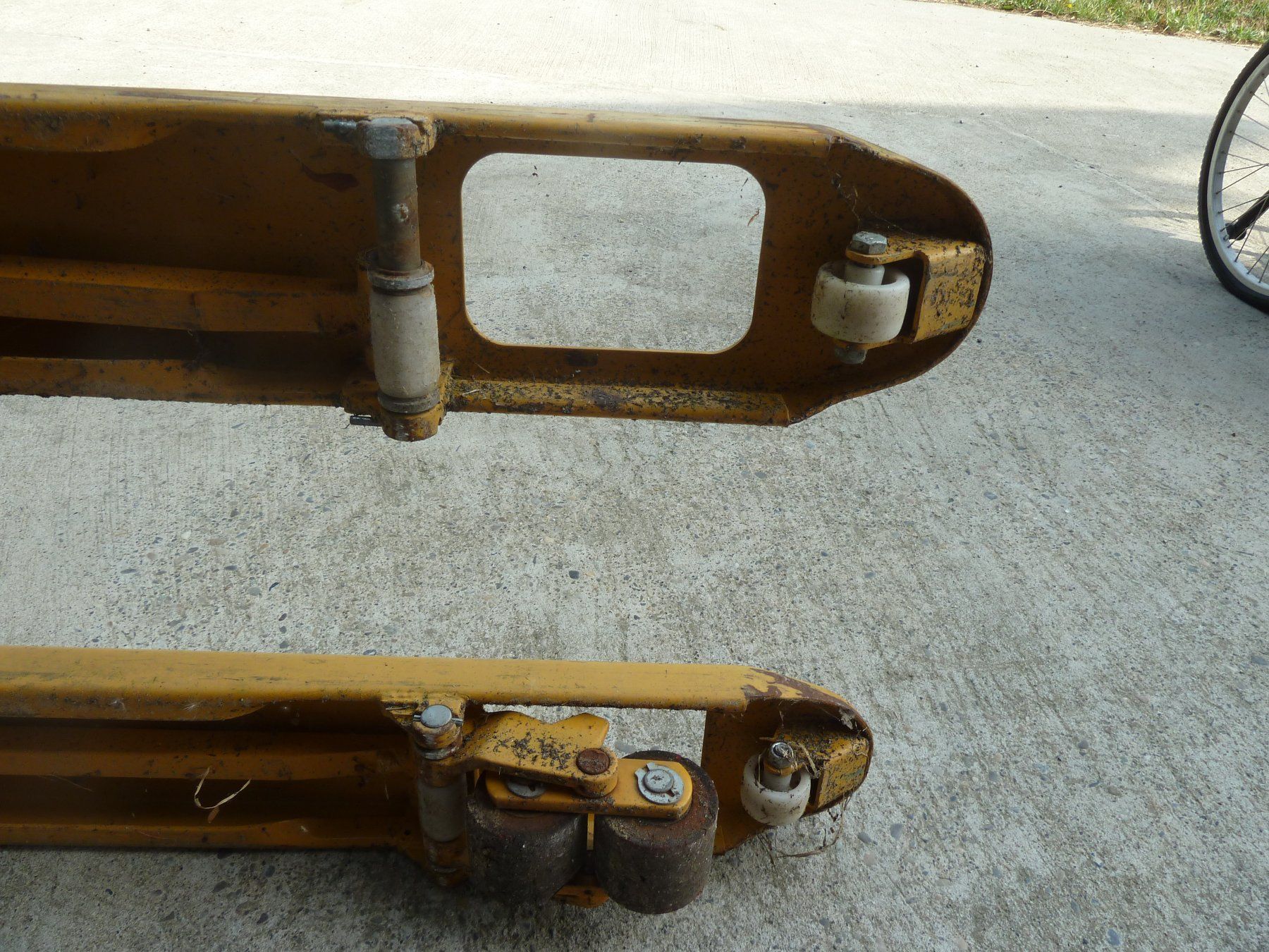 Carrelli elevatori e a forche: 2 transpalettes – Difettoso da Russy venduto da Guenefle 4
