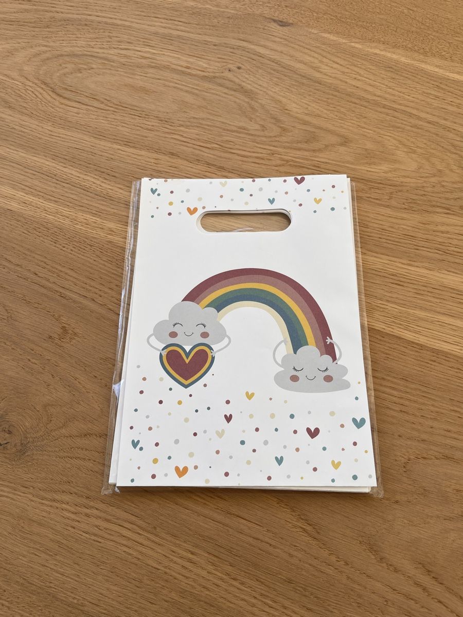 Kindertaschen: 12 Papiertaschen in süssen Design – Neu (gemäss Beschreibung) aus Tagelswangen von PhilipH01
