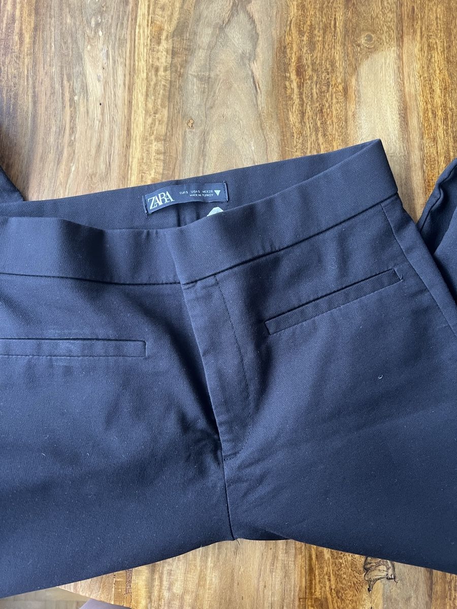 Zara Pantaloni: Zara Stoffhose, schwarz, flared cropped – Nuovo (secondo la descrizione) da Zürich venduto da sellingmystuff1 1
