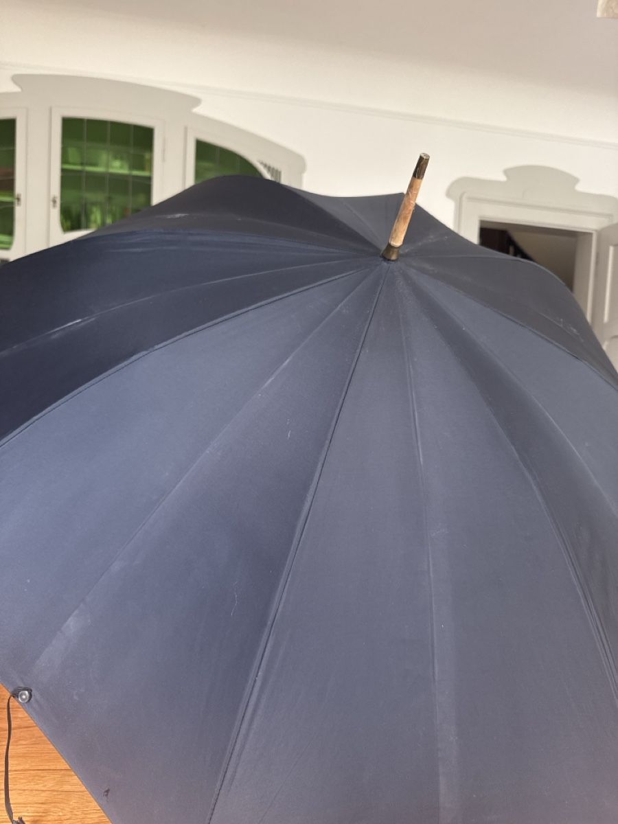 Ombrelli: Alter Regenschirm  – Usato da bern venduto da Annecathe1 2