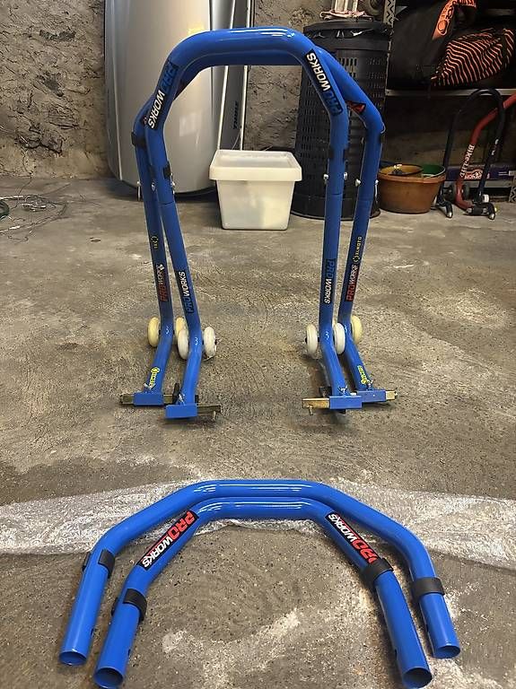 Chevalets: Cavalletti Moto  – Neuf avec emballage d'origine à Melano par kpi_y9pd 2