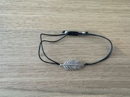 Modearmband mit Feder