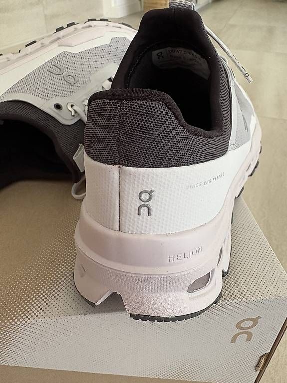 Scarpe da donna: Baskets On Cloudultra 2  – Usato da Pambio-Noranco venduto da Derimey 3