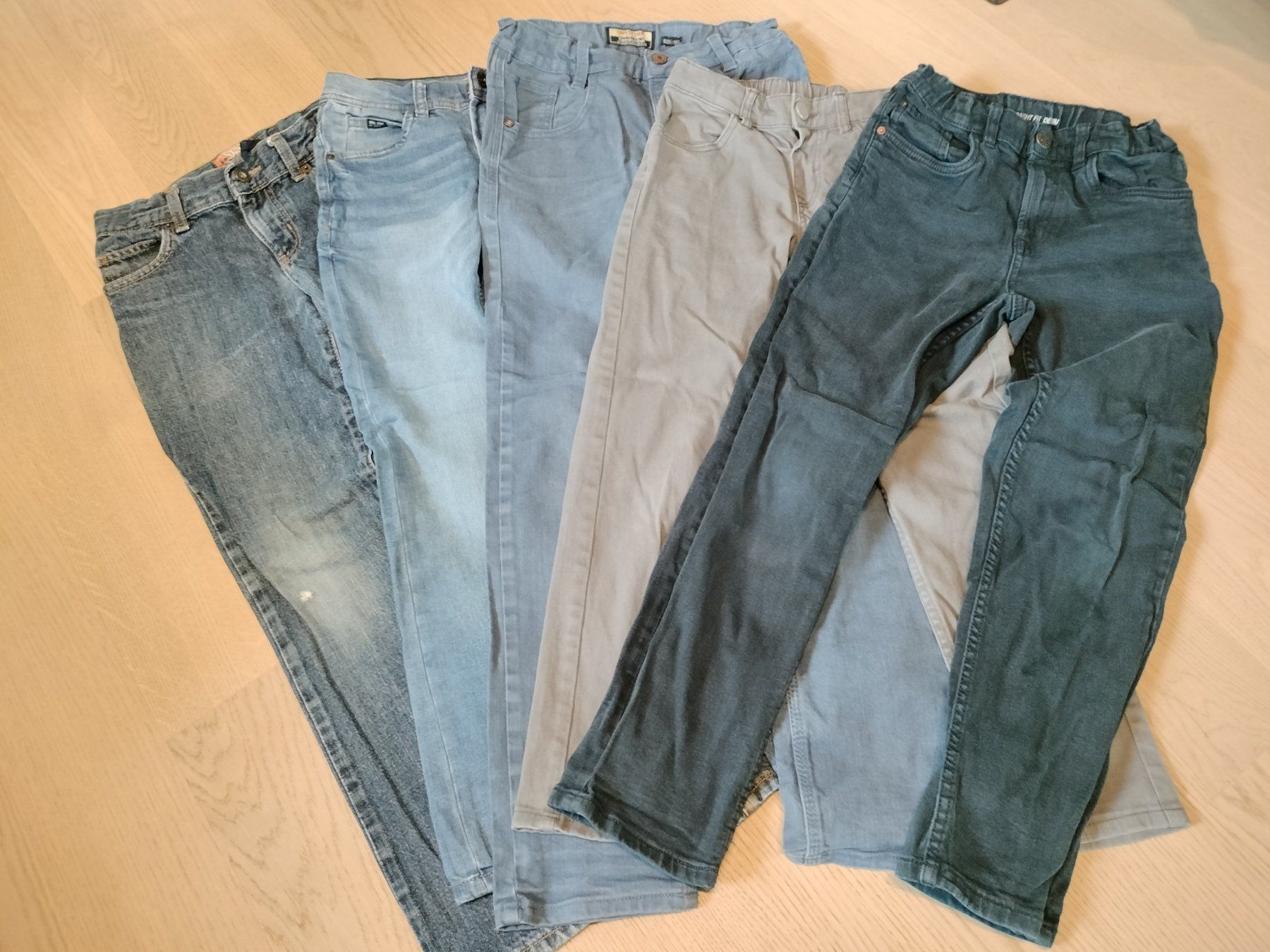 Hosen: Jeans 2x Grösse 140, 3x Grösse 146 – Gebraucht aus Neftenbach von TheKringel
