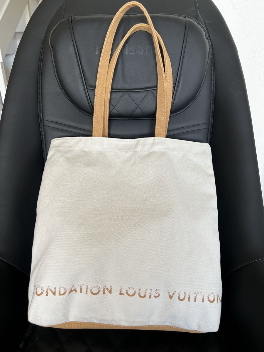 Louis Vuitton Borse: Fondation Louis Vuitton Canvas Tote Bag – Usato da Zürich venduto da ClosetKTT