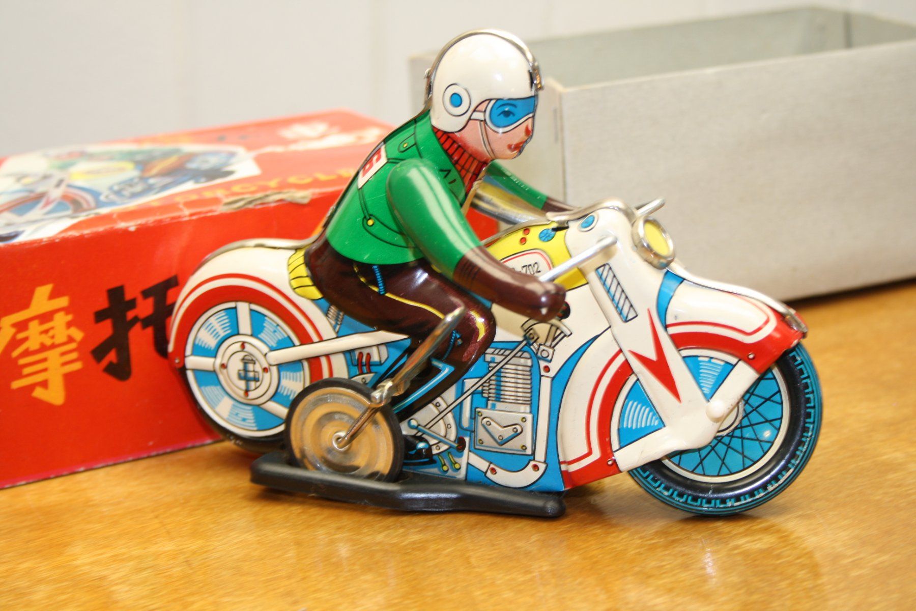 Spielzeuge: BLECH TÖFF MOTORRAD – Gebraucht aus Wauwil von Pneuedy