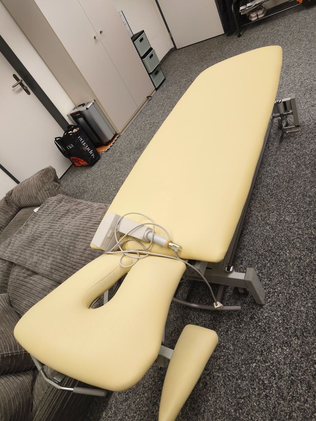 Lettini & sedie per cosmetici: Gratis Massageliege / Behandlungsliege Gymna Duoflex – Usato da Glarus venduto da yzu_8p5f 3