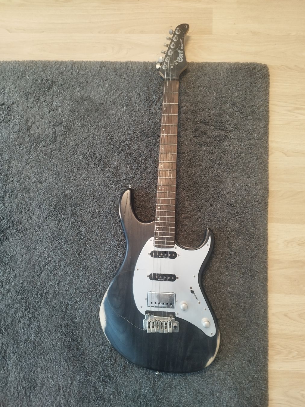 Musikinstrumente: Gitarren Sammlung zu verkaufen – Gebraucht aus Zug von Humdudel 1