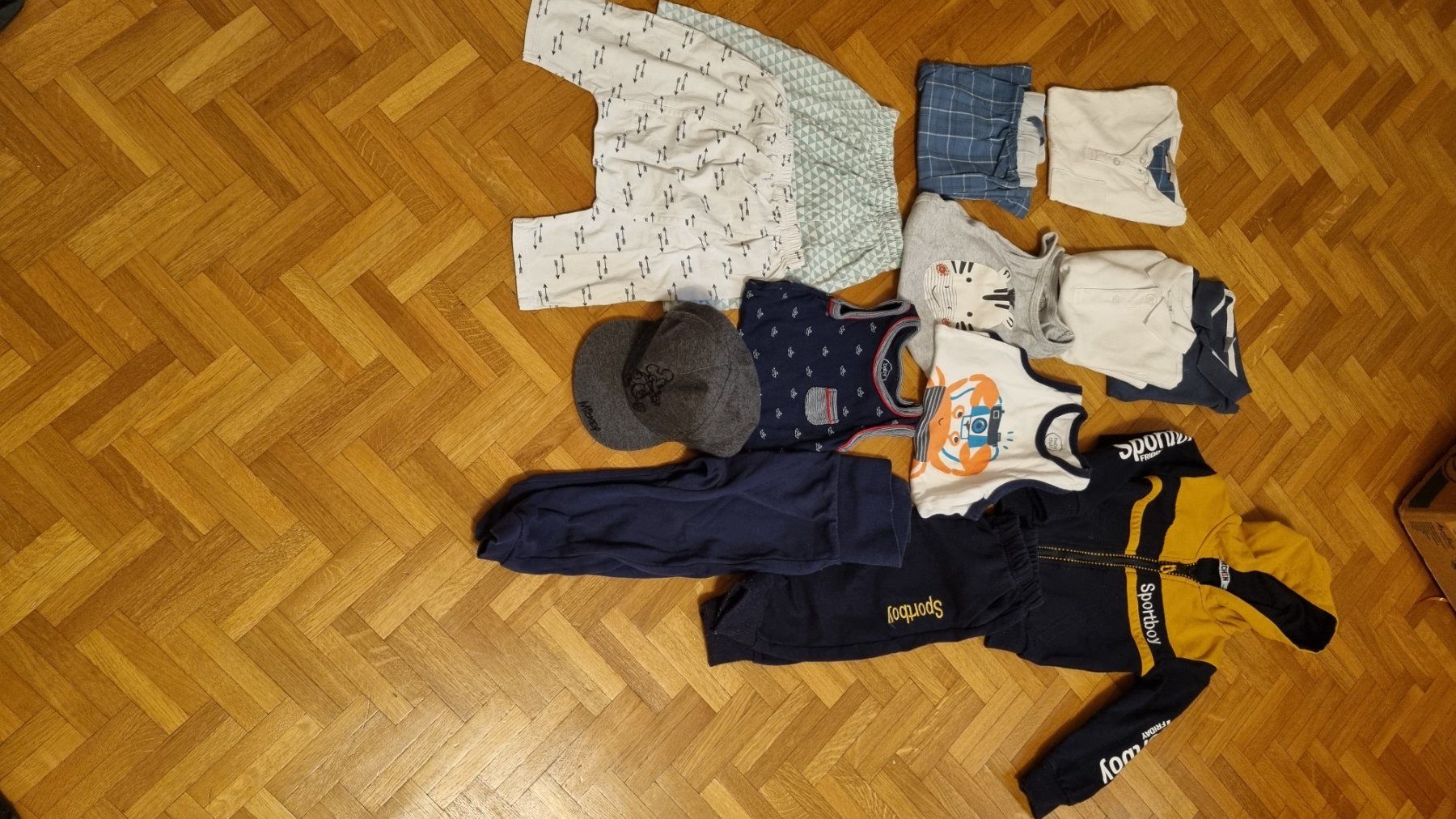 Lotti & Set di vestiti: Lot de 11 habits garçon taille 86 – Usato da Ferpicloz venduto da Clicli014