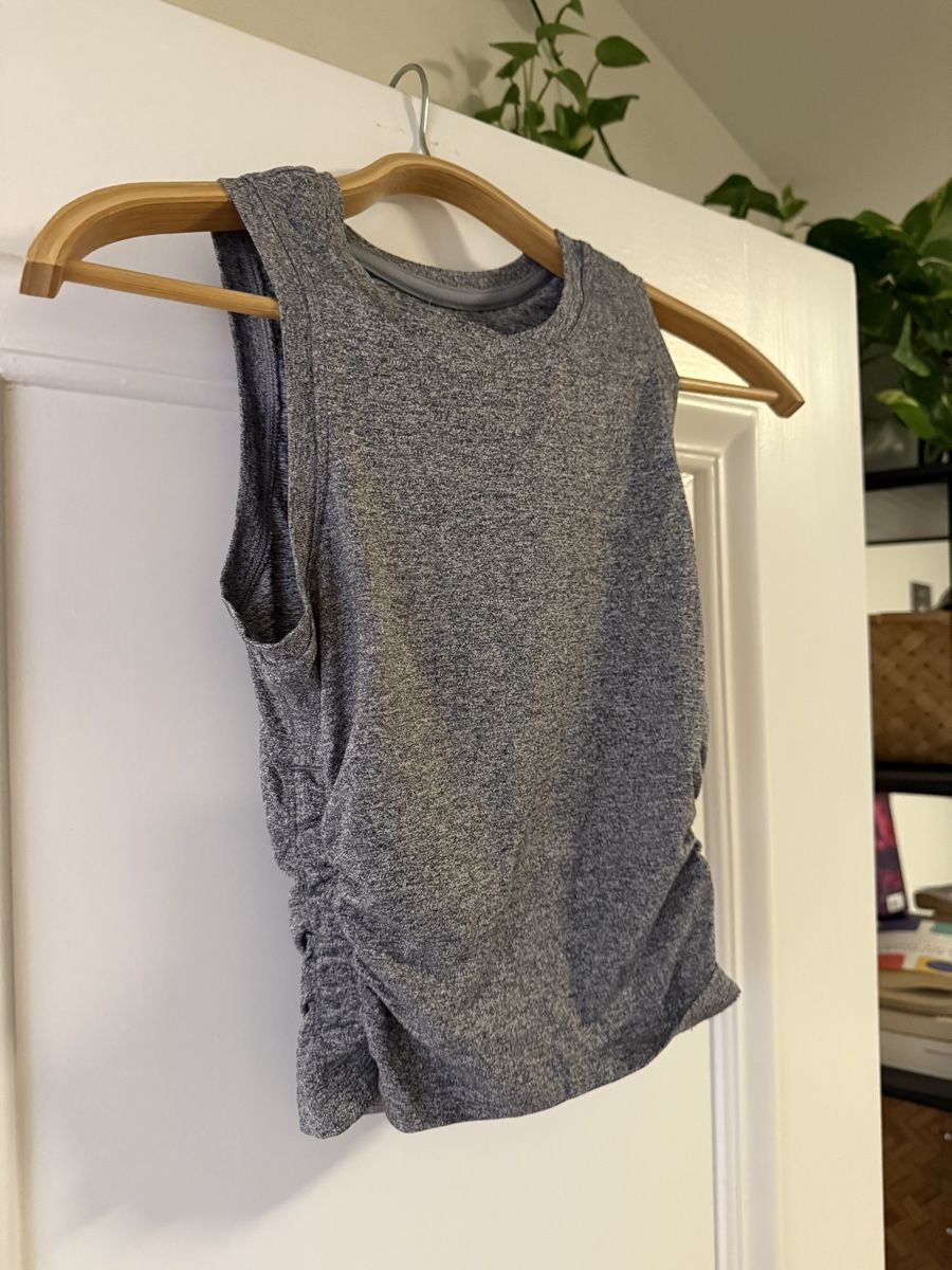 Lululemon Top: Lululemon Tank Top Grey – Usato da Zürich venduto da mul_ldm9 1