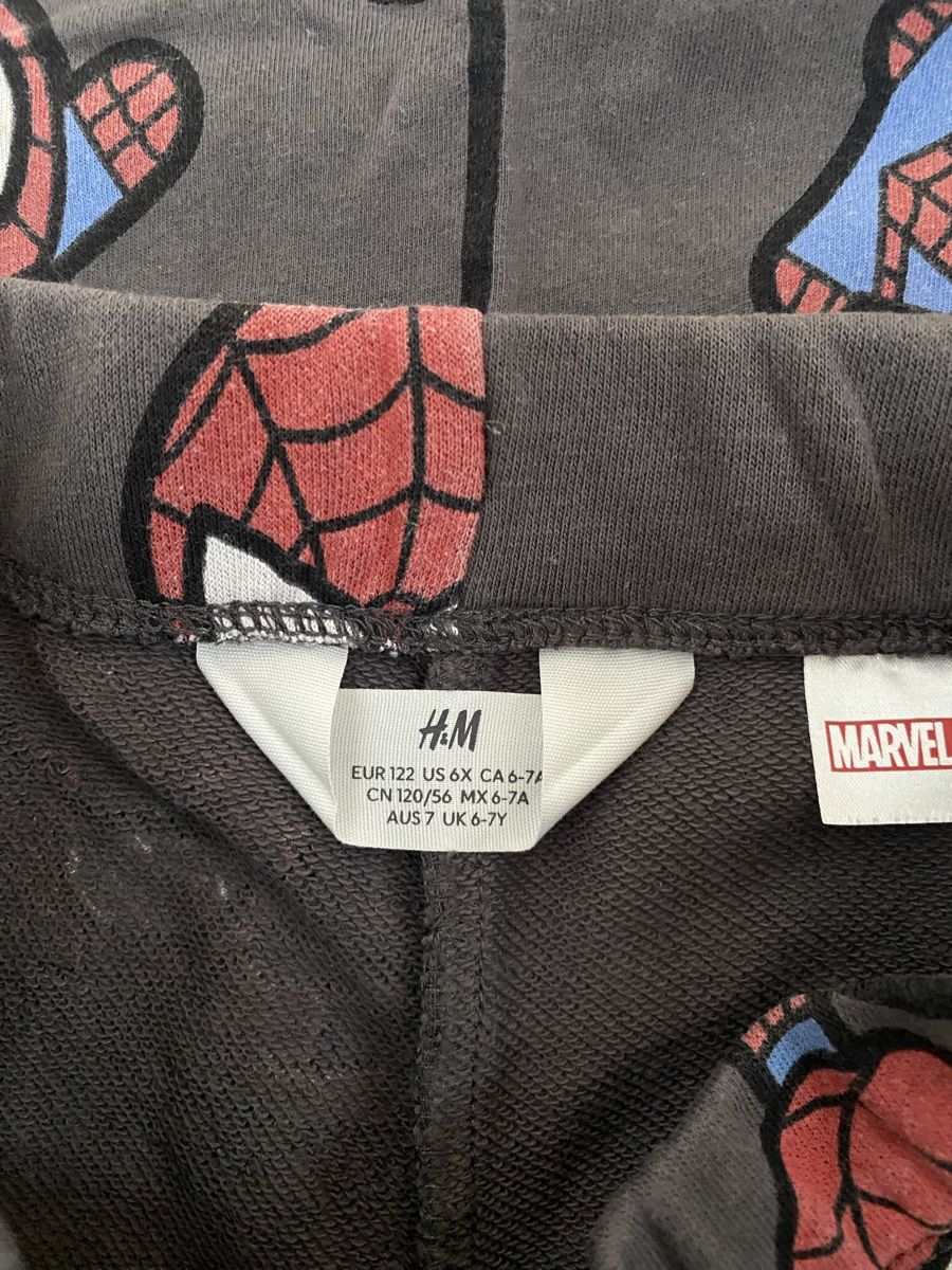 H&M Lotti & Set di vestiti: HM Spider-Man Set, Grösse 122 – Usato da Nänikon venduto da schtern 1