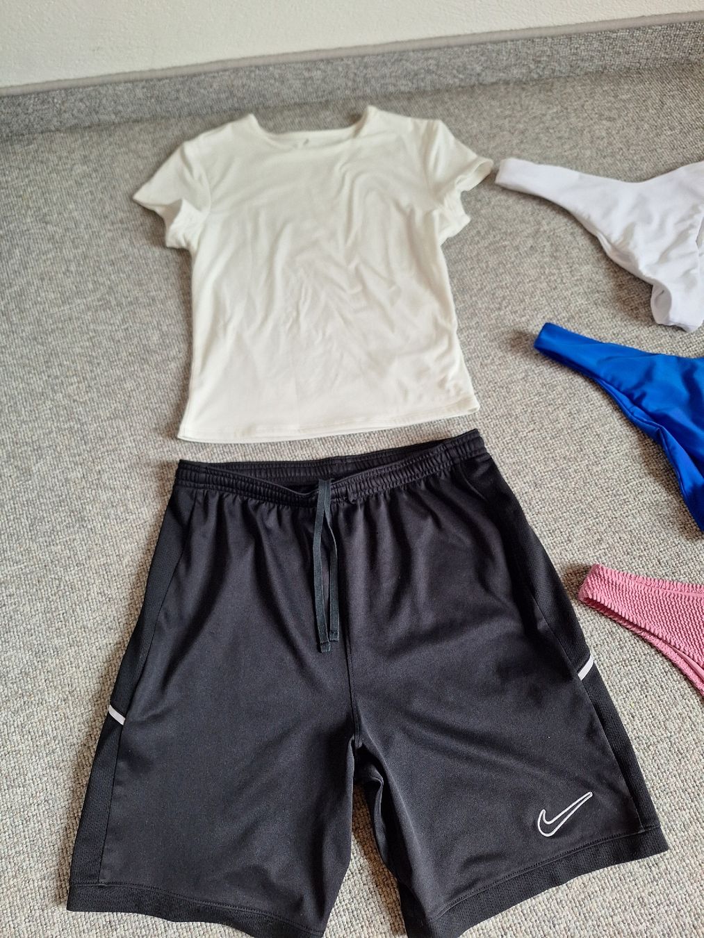 Lots de vêtements: Kleiderpaket Damen – Neuf (Voir description) à Tamins par VW99 2