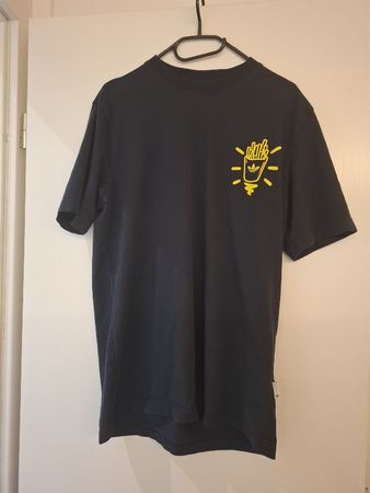 T-shirt Adidas Original 🍟 Taille M - État impeccable!