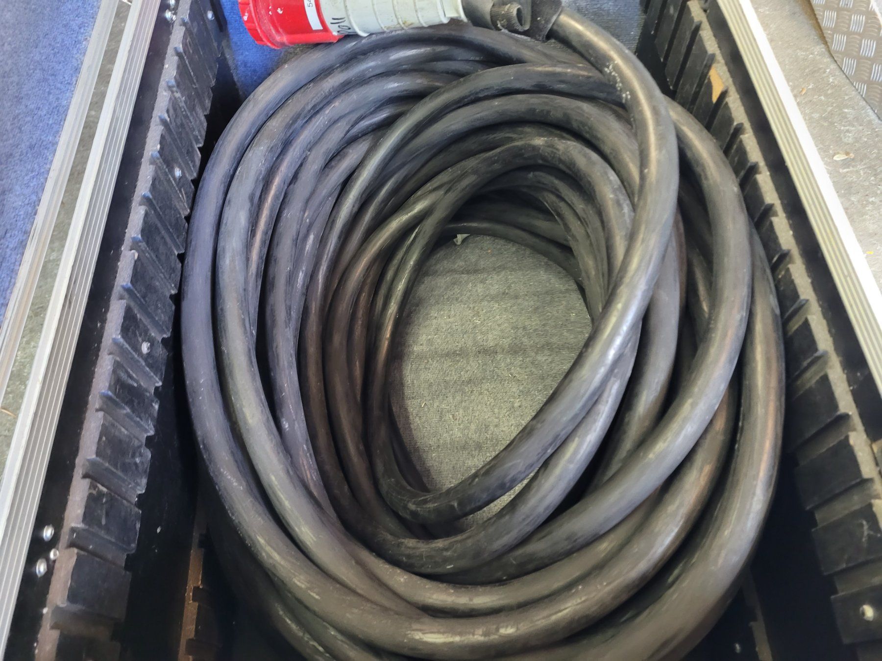 Cavi: CEE 63 Kabel ca.50 Meter - Schwarz – Usato da Vitznau venduto da Night-Fire 5