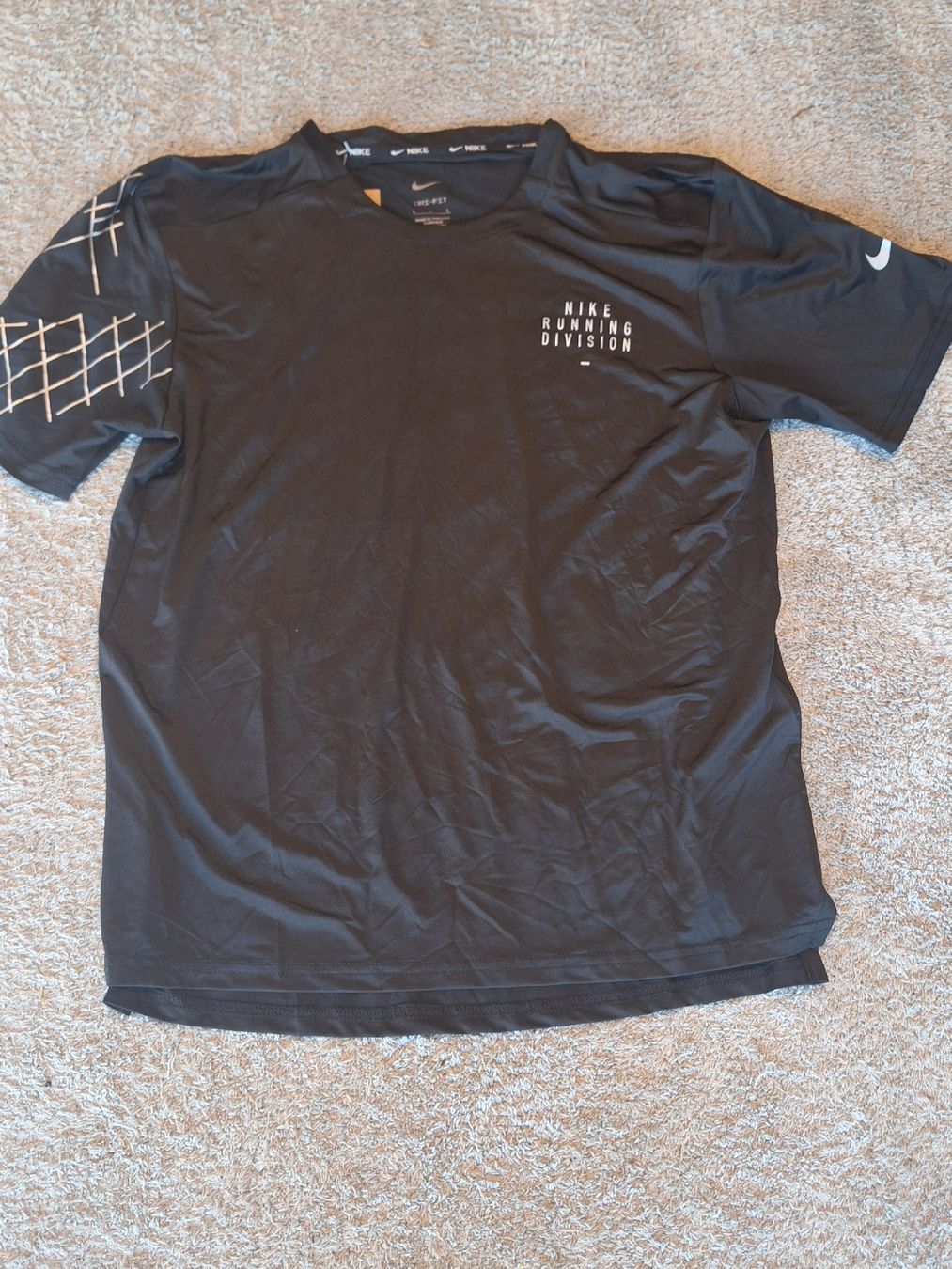 Nike Lots de vêtements: Ensemble nike running division – Neuf avec emballage d'origine à Corcelles NE par joh_9vj9 1