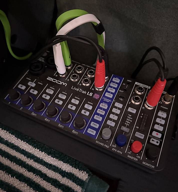 Zoom Platines de mixage: Zoom Livetrak L6 – D'occasion à Allschwil par ASW.4102 1