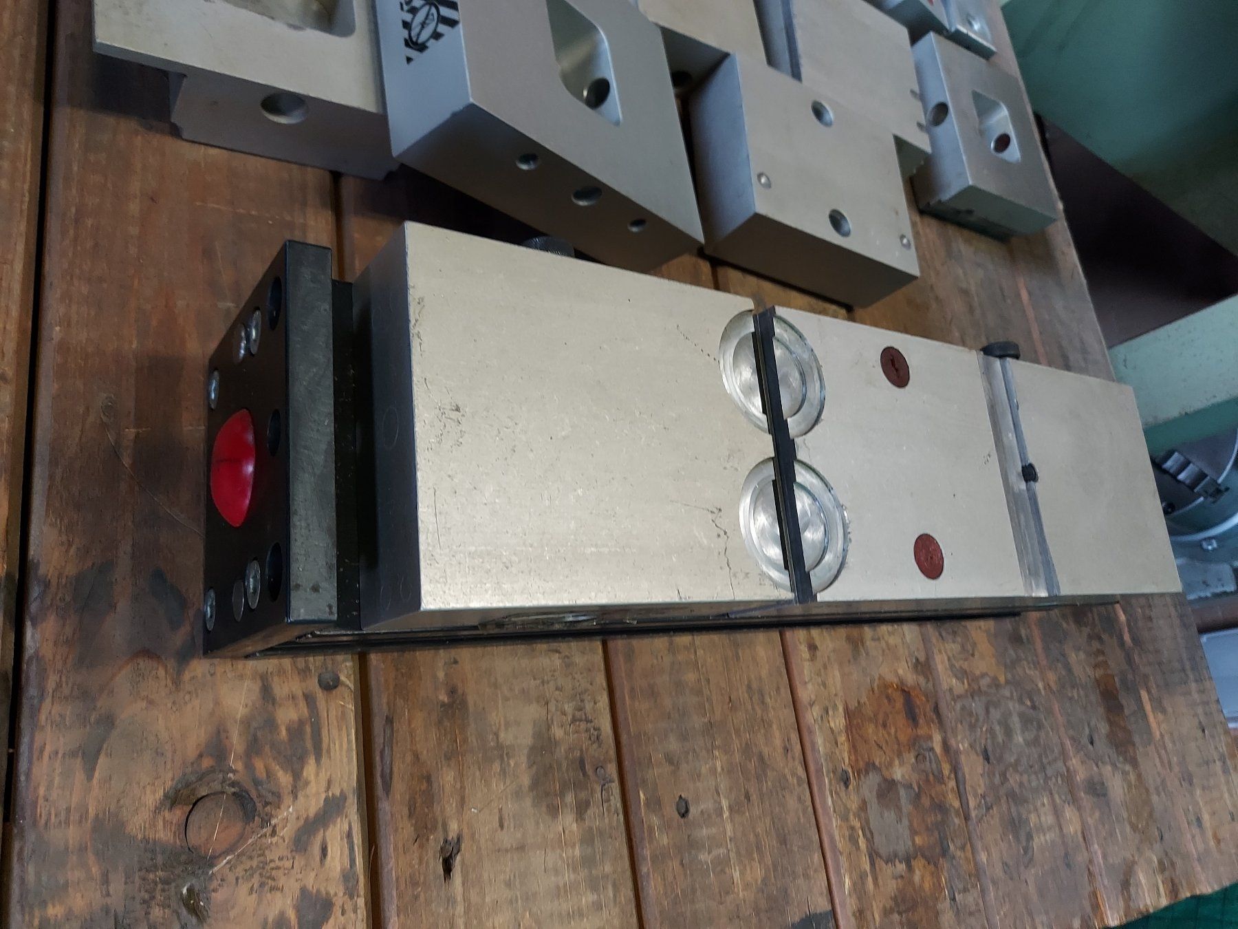 Tutti gli attrezzi: Chick Spannsystem MBASI040 E9607003 Schraubstock – Usato da Oberdorf BL venduto da xez_wl9l 2