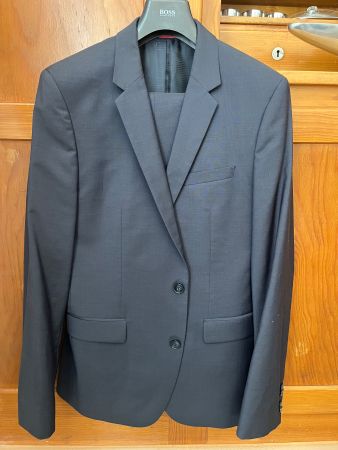 HUGO BOSS Sakko schwarz Grösse 50 gebrauchter Zustand