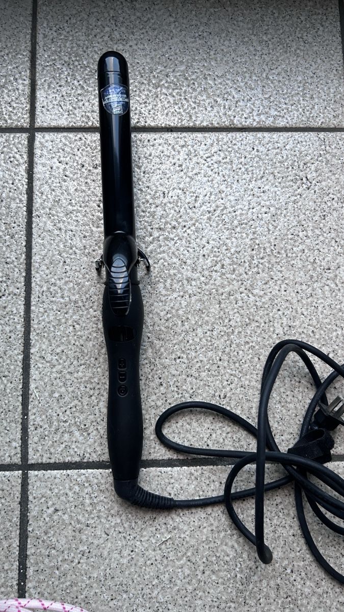 Piastre & Arricciacapelli: Curling iron black used condition functional – Usato da Genève venduto da Noemie.wrmsi