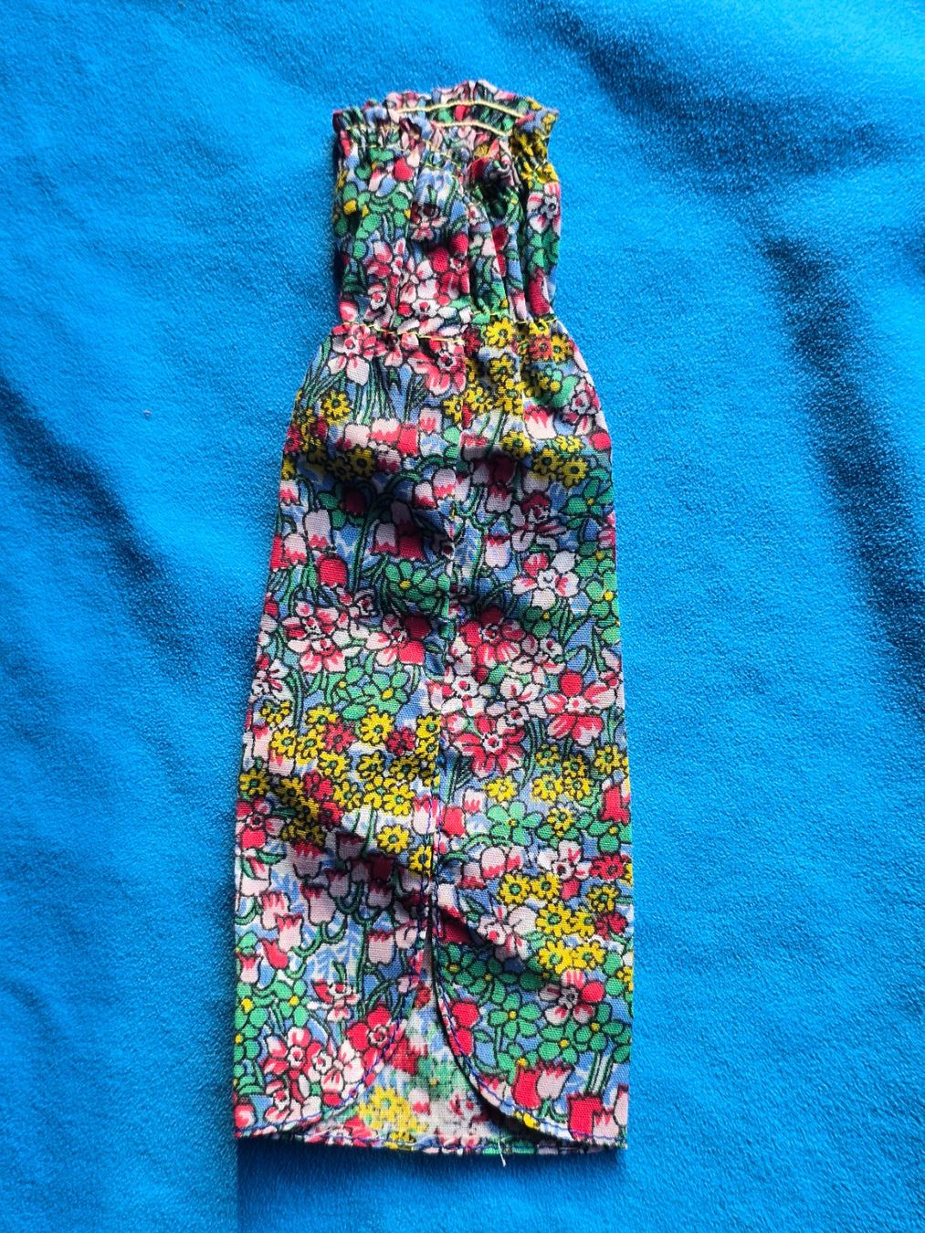 Bambole: Robe fleuri pour poupée Barbie – Usato da versoix venduto da moonkey02 1