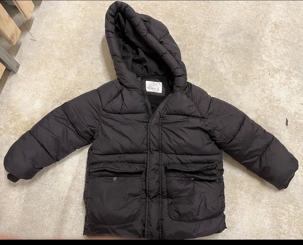 Zara Giacche: Jacke Zara schwarz Grösse 110 – Usato da Stallikon venduto da shop100