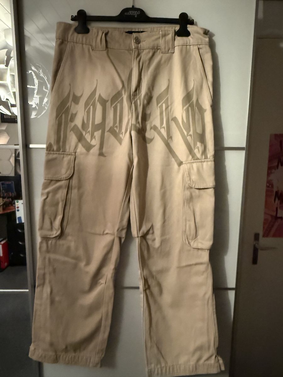 Pantaloni: Favela Cargo Pants – Usato da Müllheim Dorf venduto da dom_y9h5 2