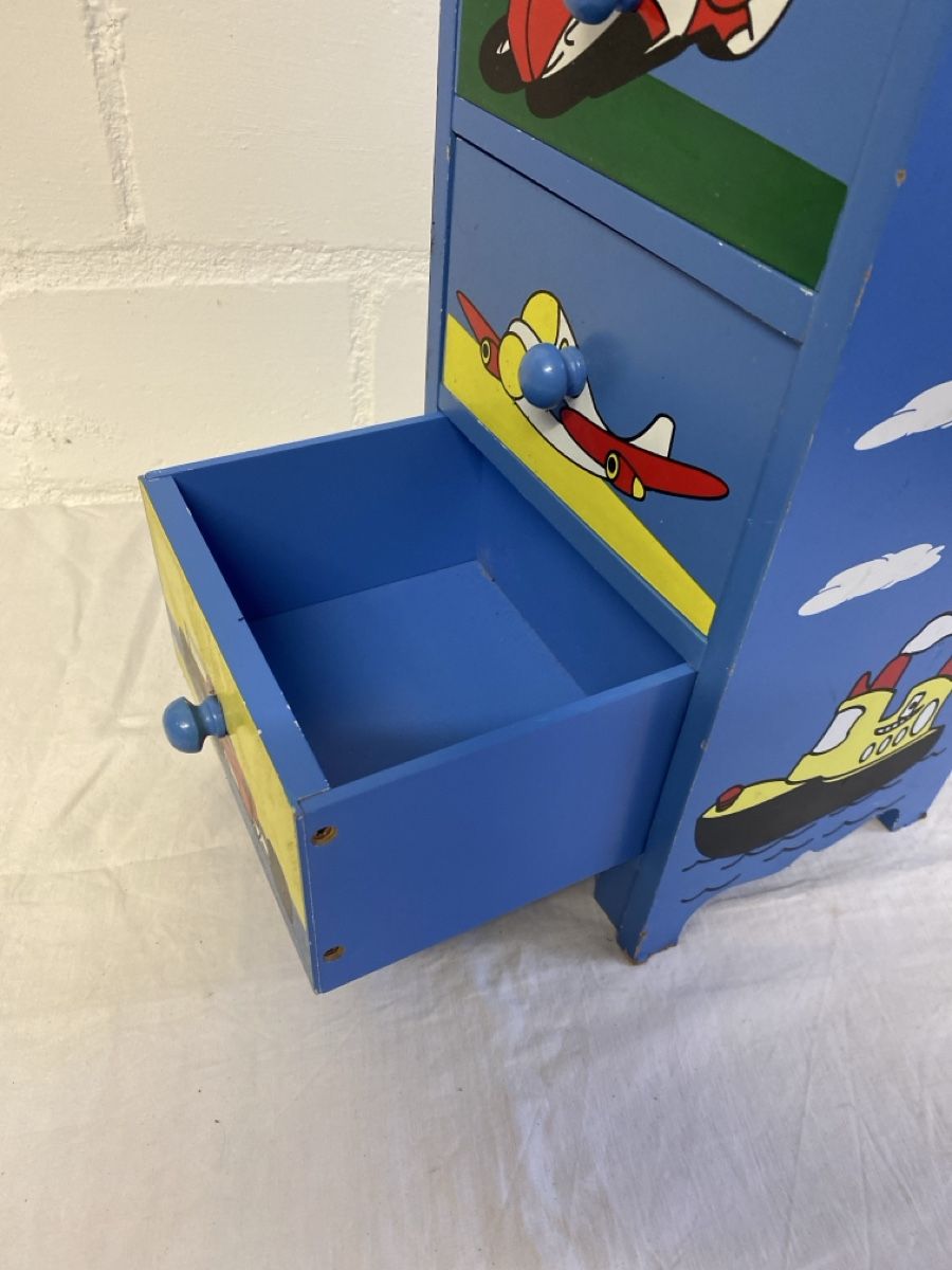 Cassettiere: Kinderzimmer Kommode mit Flieger und Auto Motiven – Usato da sursee venduto da trilli-tralli 4