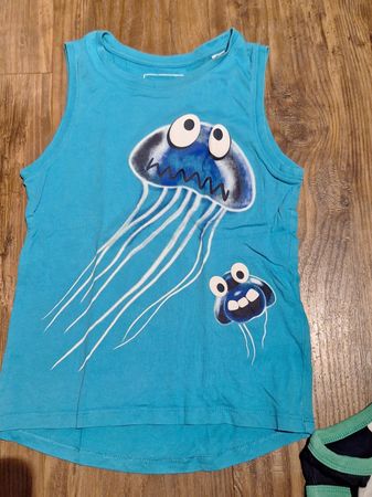 Sommerliches T-Shirt mit Quallen-Motiv, Grösse 116