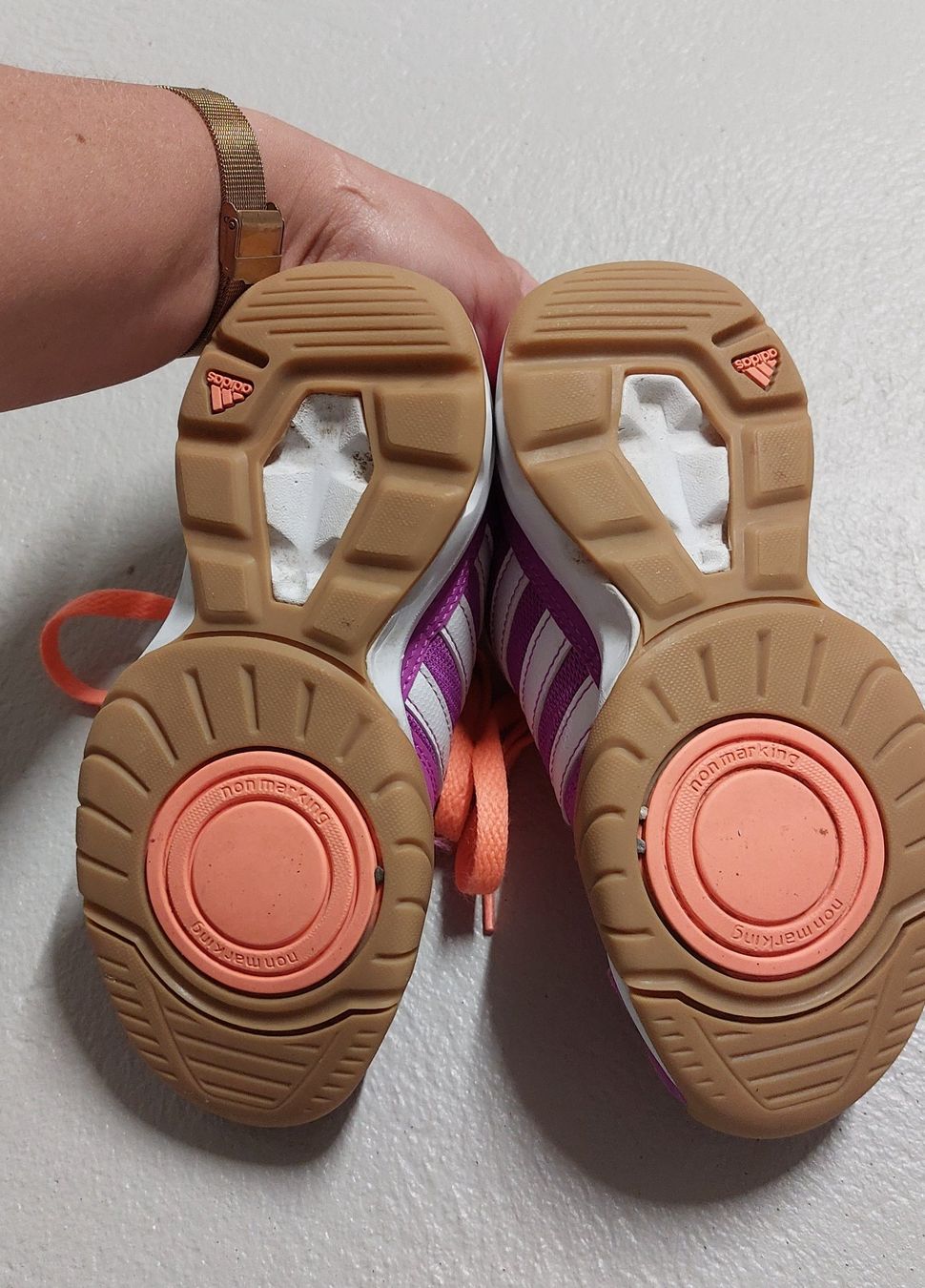Adidas Scarpe per ragazze: Adidas Hallenturnschuhe Grösse 28 – Usato da Hefenhofen venduto da mar_pm5k 2