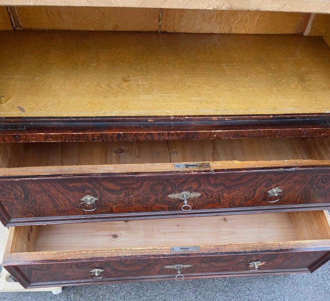 Vetrine: Antike Vitrine Schrank / Buffetschrank mit Glastüren – Usato da Flums venduto da Flumsantik 4