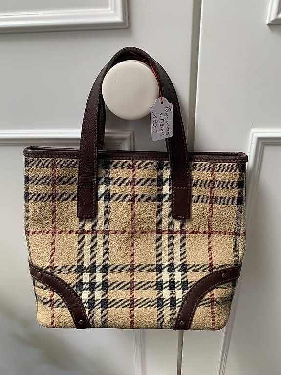 Burberry Sacs femmes: Original Burberry Nova Check Handtasche Leder – D'occasion à Rothrist par Oddymanliane