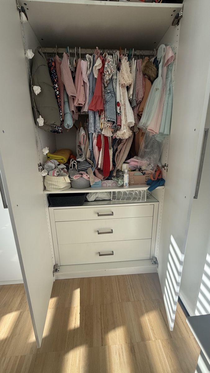 Armadi: IKEA Kleiderschrank – Usato da Schlieren venduto da J.C.S 2