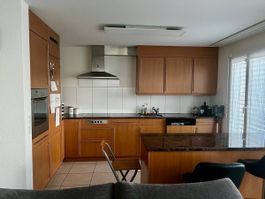 Einbauküche Holzfronten Arbeitsplatte Stein