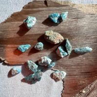 Apatit      Lot   Rohsteine aus Madagaskar.   blau  TOP
