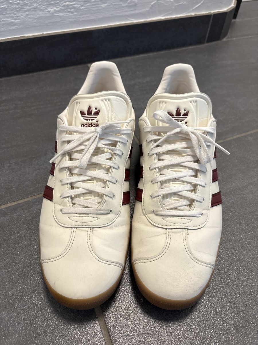 Adidas Scarpe da uomo: Adidas Gazelle 45 1/3 cloud white/ shadow red – Usato da Rümlang venduto da svent 7