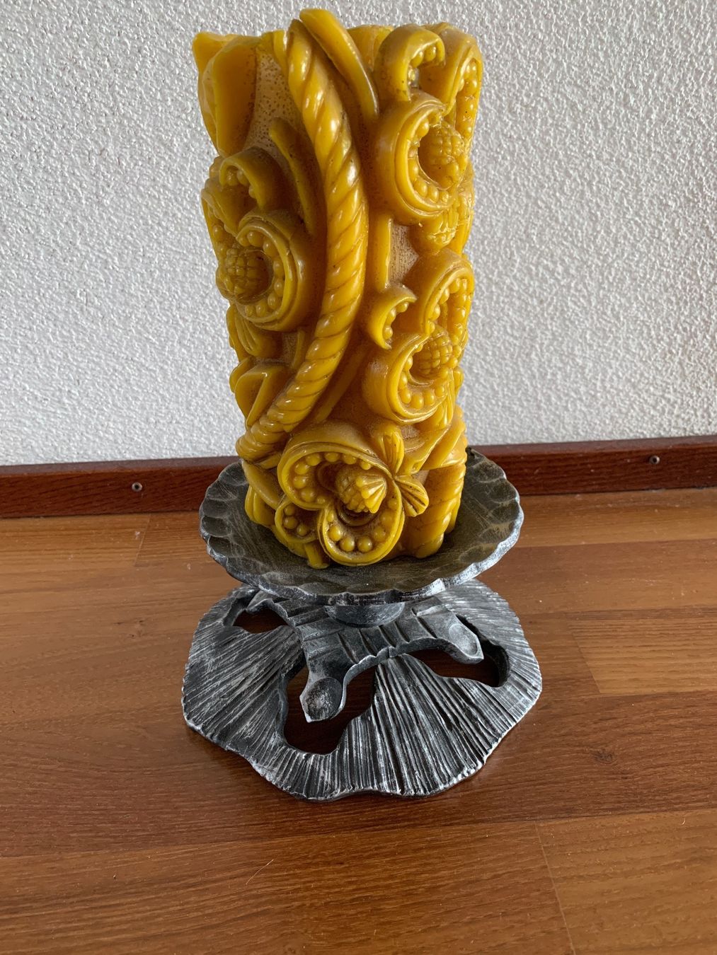 Kerzenständer: Kerzenständer massiv mit dicker Kerze – Gebraucht aus Edlibach von RUW19